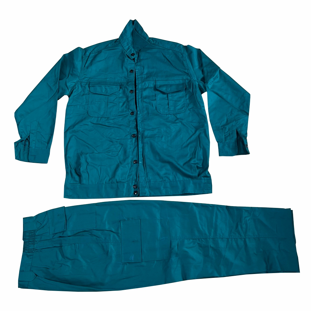 Quần áo kaki màu xanh lá